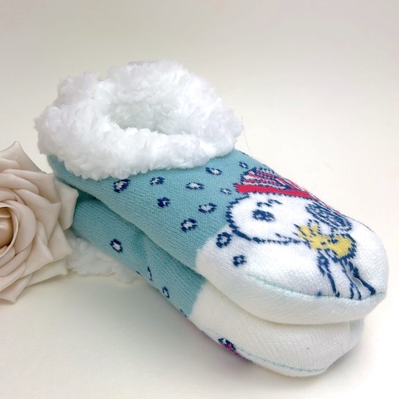 Snoopy slipper socks, shoe size 4-10, NWT, Winter soft blue snow design - Picture 2 of 11